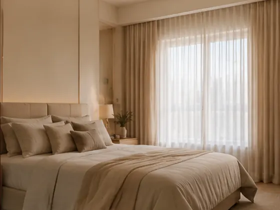 Quarto com cortina blackout fechada